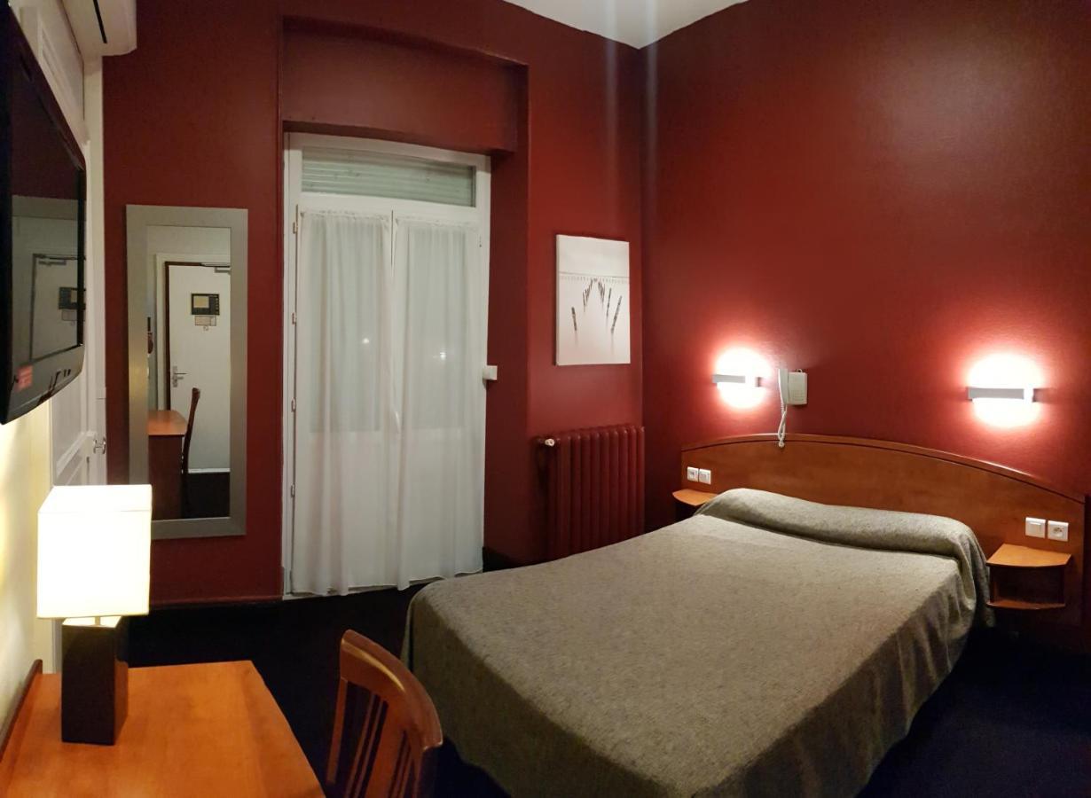 Hotel De La Paix Oloron-Sainte-Marie Exteriér fotografie