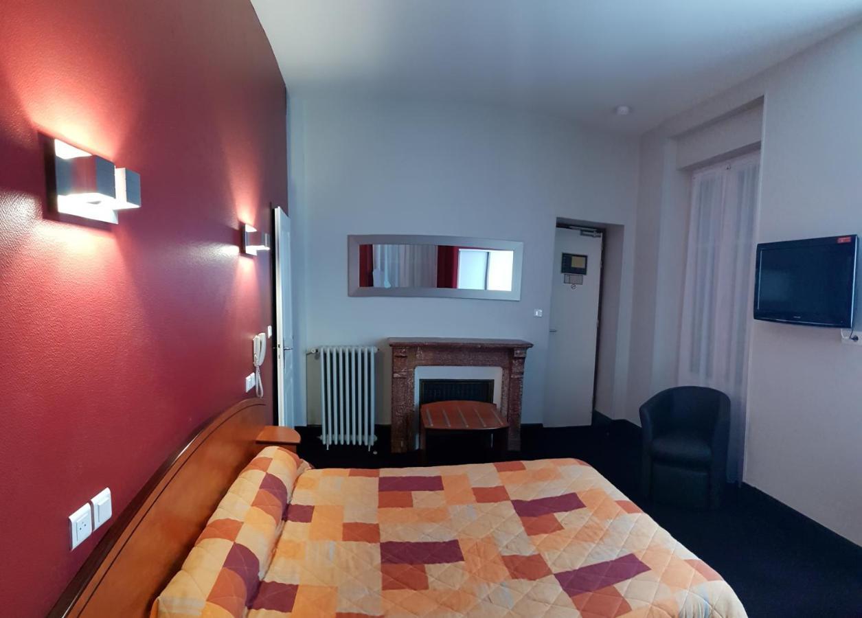Hotel De La Paix Oloron-Sainte-Marie Exteriér fotografie